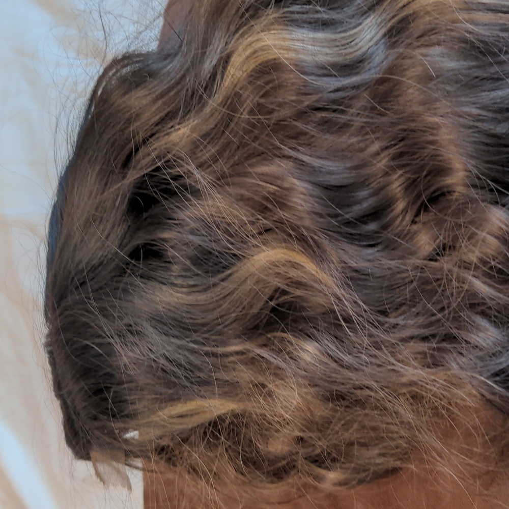 NWT Stamped Glorious Shoulder Length Wig - Picture 9 of 10